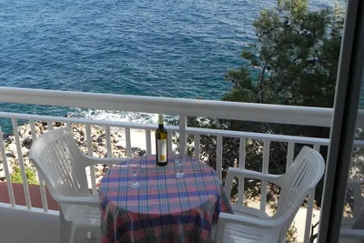 Image de Appartement de quatre chambres prés de la plage Sveta Nedilja, Hvar (A-11433-a)