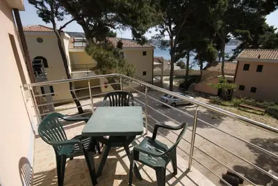 Image de Appartement d'une chambre avec la terrasse et la vue sur le mer Rogoznica (A-3266-b)