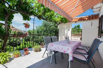 Image de Appartement de deux chambres avec la terrasse Barbat, Rab (A-4977-a)
