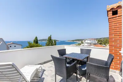 Image de Appartement de deux chambres prés de la plage Zecevo Rtic, Rogoznica (A-10334-a)