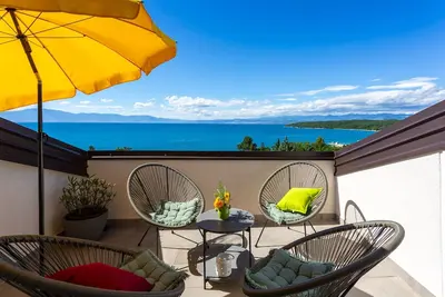 Image de Appartement de deux chambres avec la terrasse et la vue sur le mer Njivice, Krk (A-5295-c)