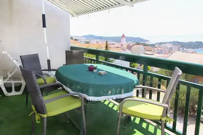 Image de Appartement de deux chambres avec la terrasse et la vue sur le mer Makarska (A-9129-c)
