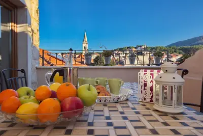 Image de Appartement de trois chambres avec la terrasse Jelsa, Hvar (A-8713-b)