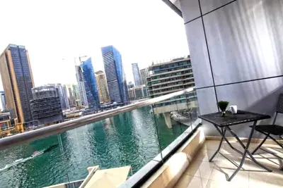 Image de 1 chambre avec vue sur la marina de Dubaï