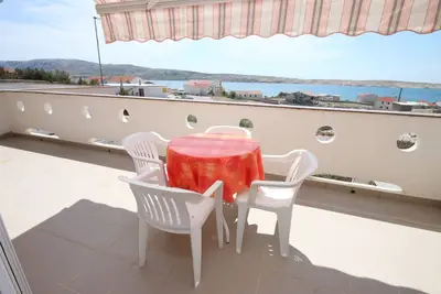 Image de Appartement d'une chambre avec la terrasse et la vue sur le mer Kustici, Pag (A-6287-a)