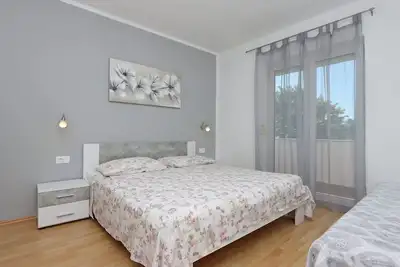 Image de Appartement de trois chambres avec la terrasse et la vue sur le mer Supetarska Draga - Donja, Rab (A-4966-a)