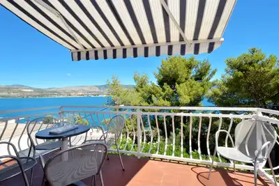 Image de Appartement de deux chambres prés de la plage Arbanija, Ciovo (A-8651-d)