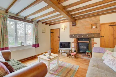 Image de Camberley Cottage - Deux Chambres Maison, Couchages 5