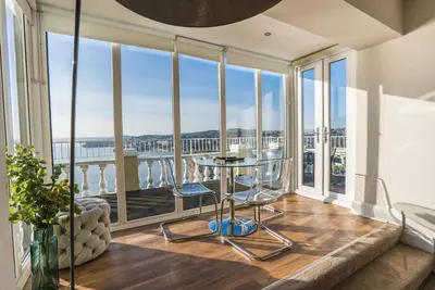 Image de 10 Astor House - premier appartement d'une chambre avec vue sur la mer sans interruption et grand balcon