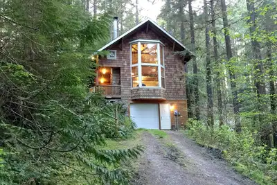 Image de Snowline Cabin #25 Une cabane de style champêtre acceptant les animaux de compagnie avec bain à remous et wifi!