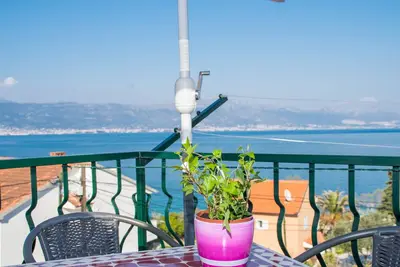 Image de Appartement de deux chambres avec la terrasse et la vue sur le mer Slatine, Ciovo (A-1126-b)