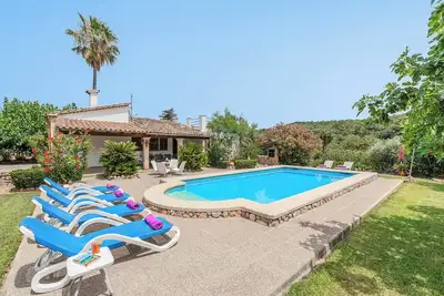 Image de Can Berenguer-cette villa est proche des commodités locales a Wi-Fi et une piscine privée