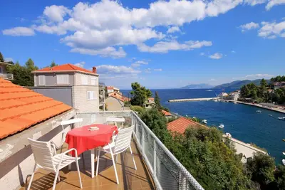 Image de Appartement de deux chambres avec la terrasse et la vue sur le mer Prigradica, Korcula (A-193-b)