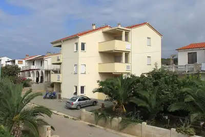 Image de Appartement d'une chambre avec la terrasse et la vue sur le mer Novalja, Pag (A-9417-a)