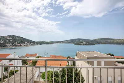 Image de Appartement de deux chambres avec le balcon et la vue sur le mer Tisno, Murter (A-5130-a)