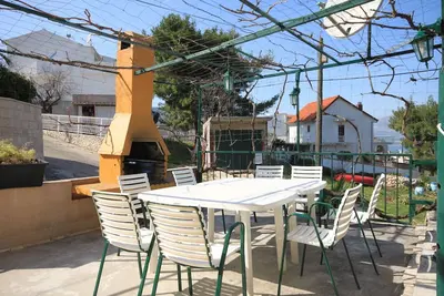 Image de Appartement de trois chambres avec la terrasse et la vue sur le mer Slatine, Ciovo (A-7584-a)