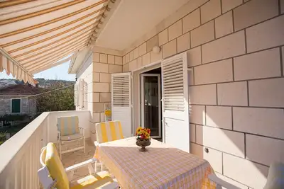 Image de Appartement de deux chambres avec le balcon et la vue sur le mer Postira, Brac (A-12291-a)