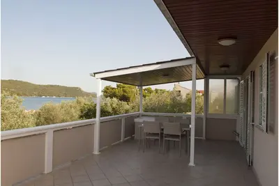 Image de Appartement de deux chambres avec la terrasse et la vue sur le mer Baie Mala Lamjana, Ugljan (A-8449-a)