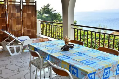 Appartement de deux chambres prés de la plage Pisak, Omis (A-658-c)