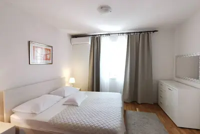 Image de Appartement de deux chambres avec la terrasse Makarska (A-6767-b)