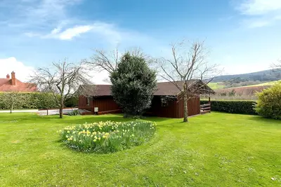 Image de Grand Lodge sur 3 hectares avec une vue fabuleuse sur Exmoor, Ă 1, 5 km Ă pied des boutiques et des pubs avec plage au-delĂ