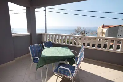 Image de Appartement de deux chambres avec la terrasse et la vue sur le mer Duce, Omis (A-5261-b)