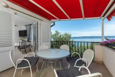Image de Appartement de deux chambres avec la terrasse et la vue sur le mer Pisak, Omis (A-652-a)