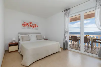 Appartement de deux chambres avec la terrasse et la vue sur le mer Mimice, Omis (A-2754-c)