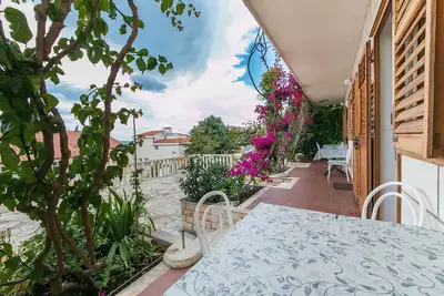Image de Garçonnière avec la terrasse et la vue sur le mer Brela, Makarska (As-2752-c)