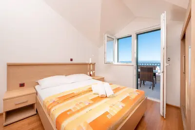 Image de Appartement de deux chambres avec le balcon et la vue sur le mer Tucepi, Makarska (A-3193-b)