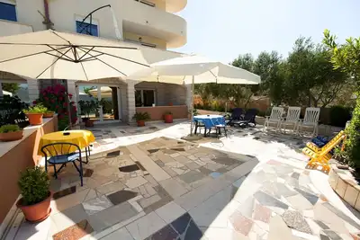 Image de Appartement de deux chambres prés de la plage Slatine, Ciovo (A-1139-c)