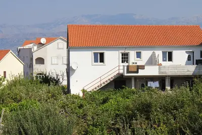 Image de Appartement de deux chambres avec la terrasse et la vue sur le mer Supetar, Brac (A-5627-a)