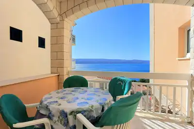 Image de Appartement d'une chambre avec la terrasse et la vue sur le mer Stanici, Omis (A-2818-e)