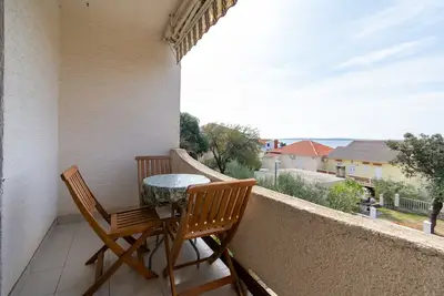 Image de Appartement d'une chambre avec la terrasse et la vue sur le mer Mandre, Pag (A-3084-b)