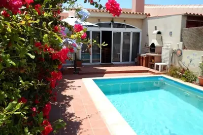 Image de Cottage Aurora avec piscine privée et wifi