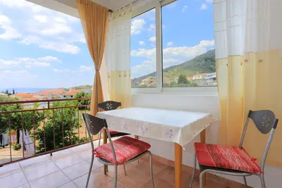 Image de Garçonnière avec la terrasse et la vue sur le mer Tucepi, Makarska (As-6695-b)