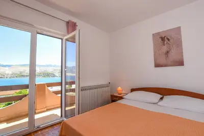 Image de Appartement de deux chambres avec la terrasse et la vue sur le mer Pag (A-6316-b)