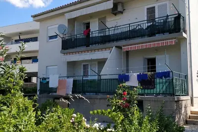 Image de Appartement de deux chambres avec la terrasse Banjol, Rab (A-4965-a)