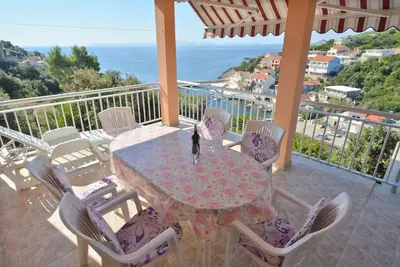 Image de Appartement de deux chambres avec la terrasse et la vue sur le mer Zavalatica, Korcula (A-11216-b)