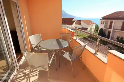 Image de Appartement d'une chambre avec la terrasse et la vue sur le mer Duce, Omis (A-9437-c)