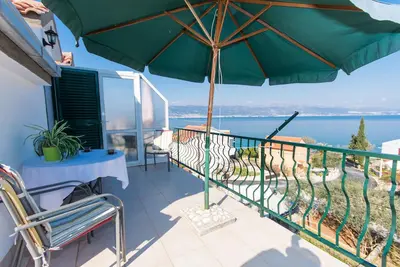Image de Appartement de deux chambres avec la terrasse et la vue sur le mer Slatine, Ciovo (A-1126-c)