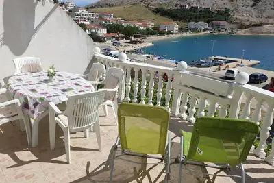 Image de Appartement de trois chambres avec la terrasse et la vue sur le mer Metajna, Pag (A-6498-a)