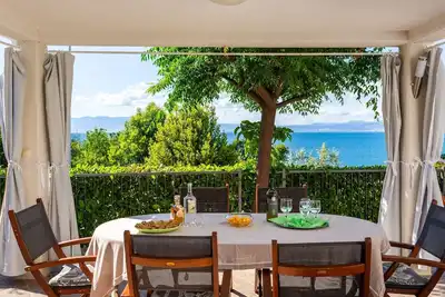 Image de Appartement de deux chambres avec la terrasse et la vue sur le mer Njivice, Krk (A-5295-b)