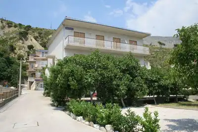 Image de Appartement d'une chambre prés de la plage Duce, Omis (A-2731-a)