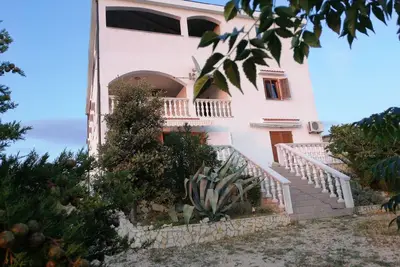 Image de Appartement d'une chambre avec la terrasse et la vue sur le mer Kustici, Pag (A-6392-c)