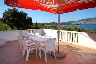 Appartement de trois chambres avec la terrasse et la vue sur le mer Kneza, Korcula (A-9269-a)