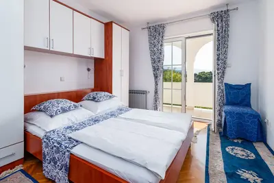 Image de Appartement de deux chambres avec la terrasse et la vue sur le mer Banjol, Rab (A-5022-a)