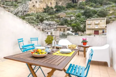 Image de Maison au centre, 2/4 personnes, terrasse panoramique sur le toit, wifi gratuit