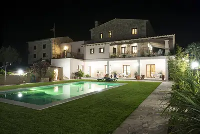 Image de Luxueuse villa de 6 chambres à seulement 10 minutes de la plage