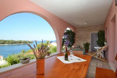 Image de Appartement de deux chambres avec la terrasse et la vue sur le mer Karbuni, Korcula (A-13217-a)